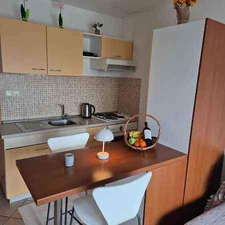 Rose's Corner Apartment *